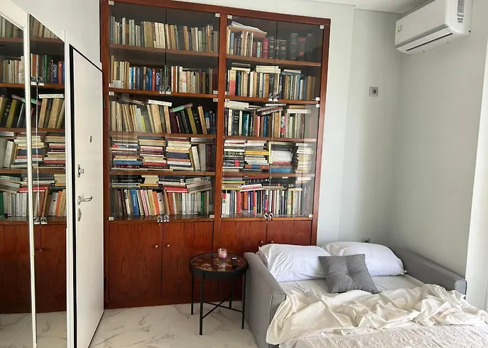 Cozy In Lycabettus Hills